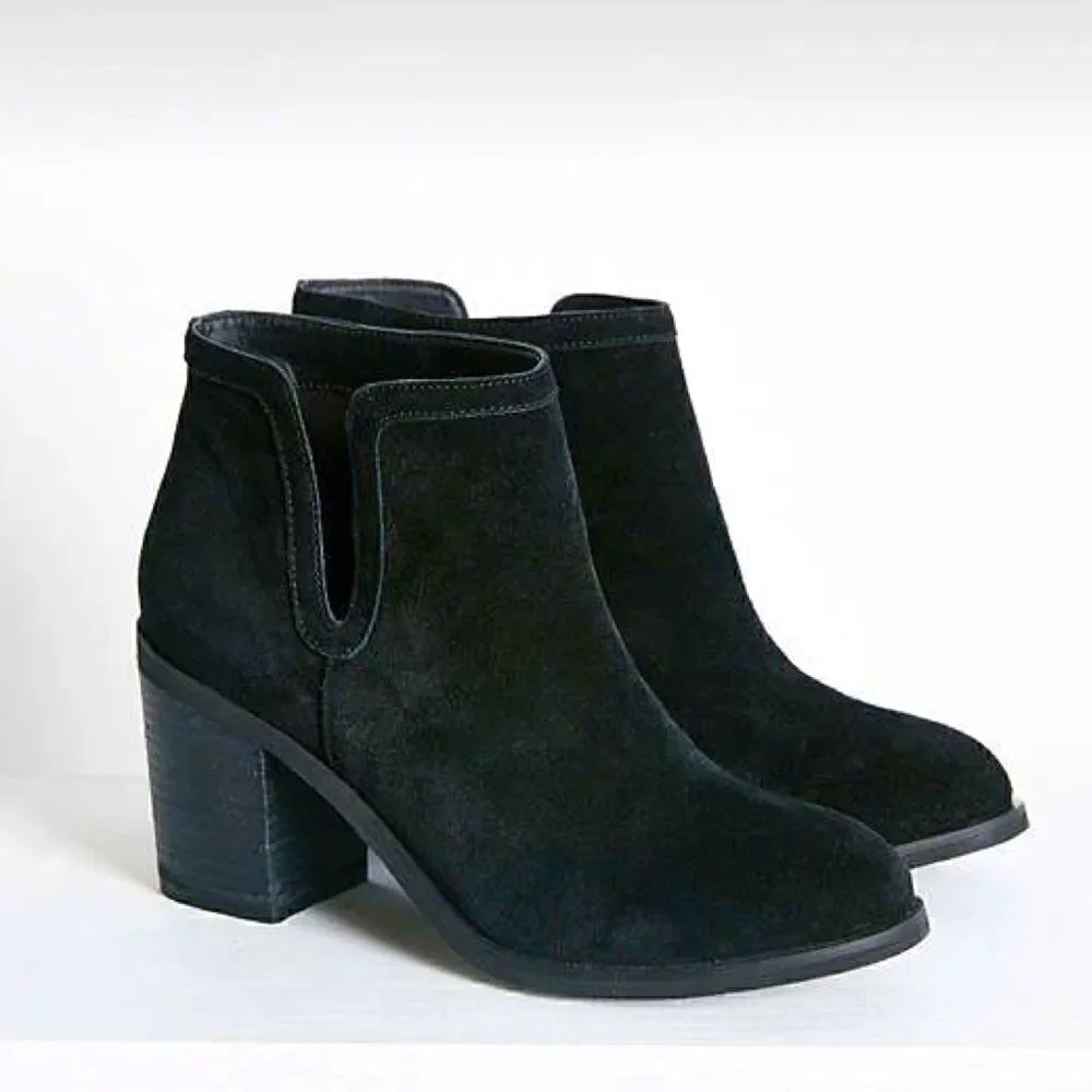 Urban Outfitters- Women’s Dindle Suede Maude Ankle Boots Black, Size 8